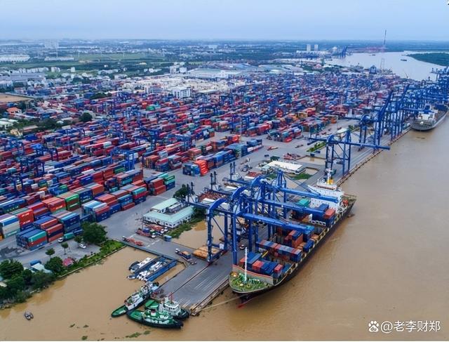 2022年,越南的货物进出口总额达到创纪录的7325亿美元,同比增长9.
